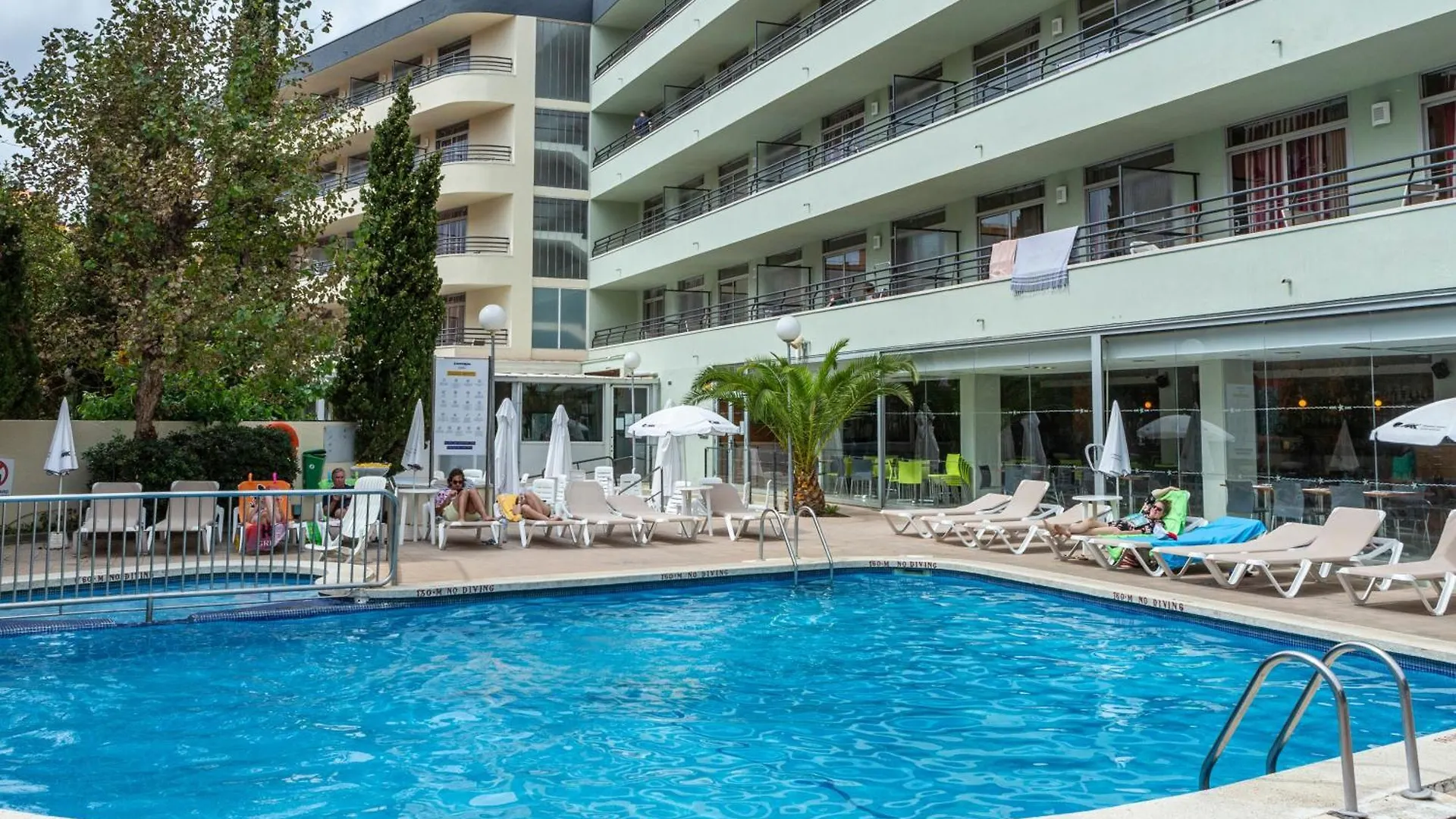 Medplaya Aparthotel Esmeraldas Tossa de Mar Spain